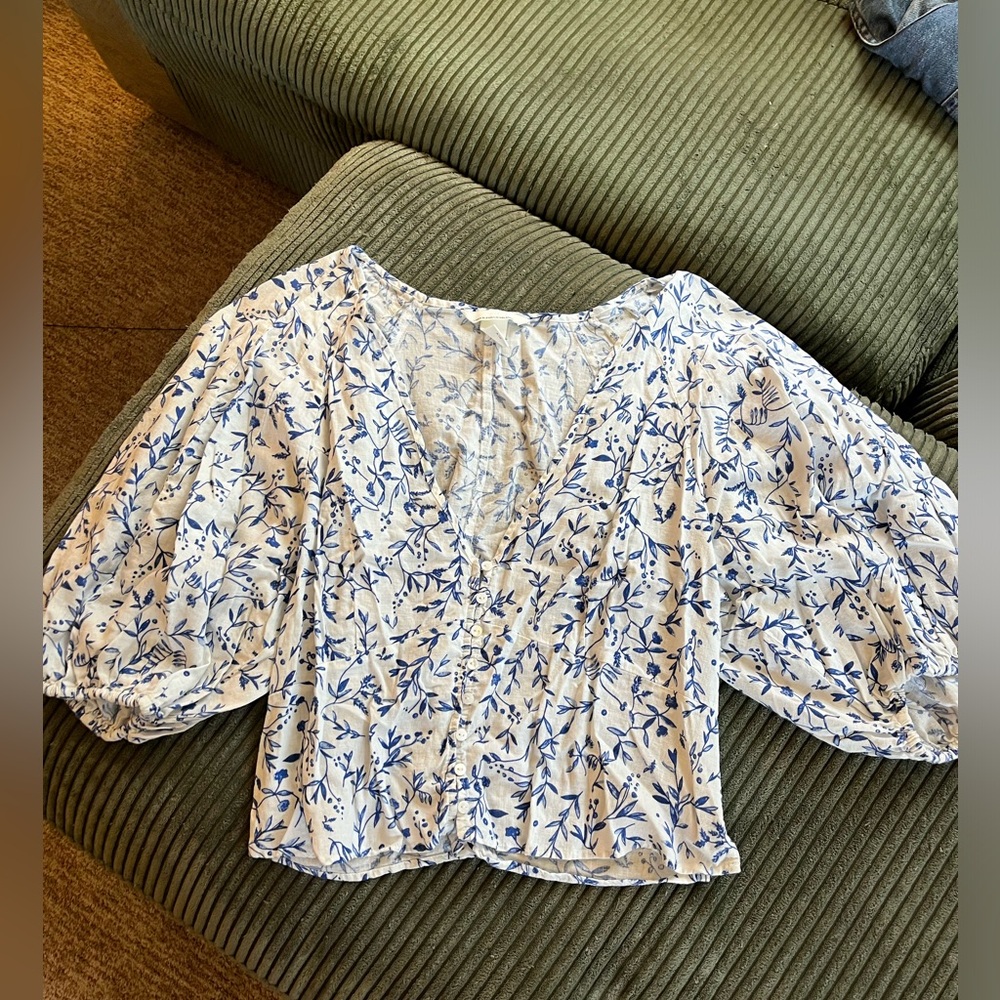 Blue and White H&M  Floral Linen Blend Top Blouse
